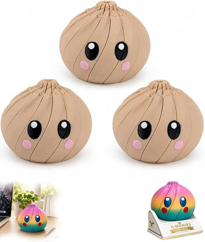 🍡 Aranyos, kifejező arcú gombóc, ami minden nap mosolyt csal az arcodra – puha tapintás, cuki design, a tökéletes kis társ az asztalodon! 💕