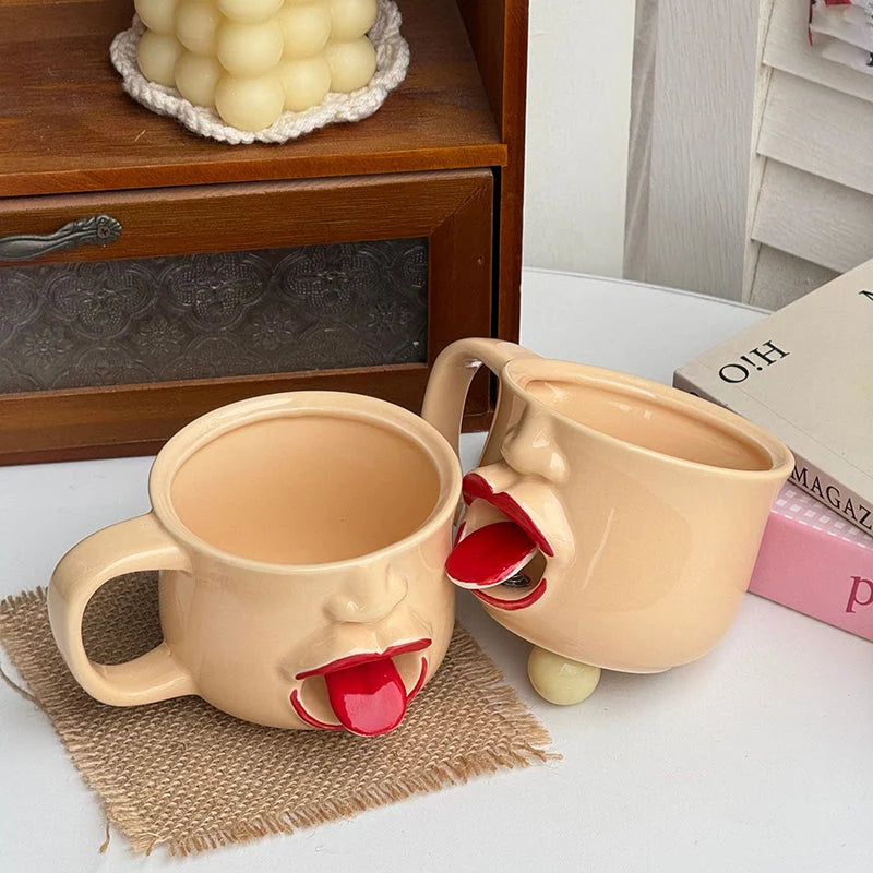 Zabaven keramični lonček z jezičkom | FUNMUG