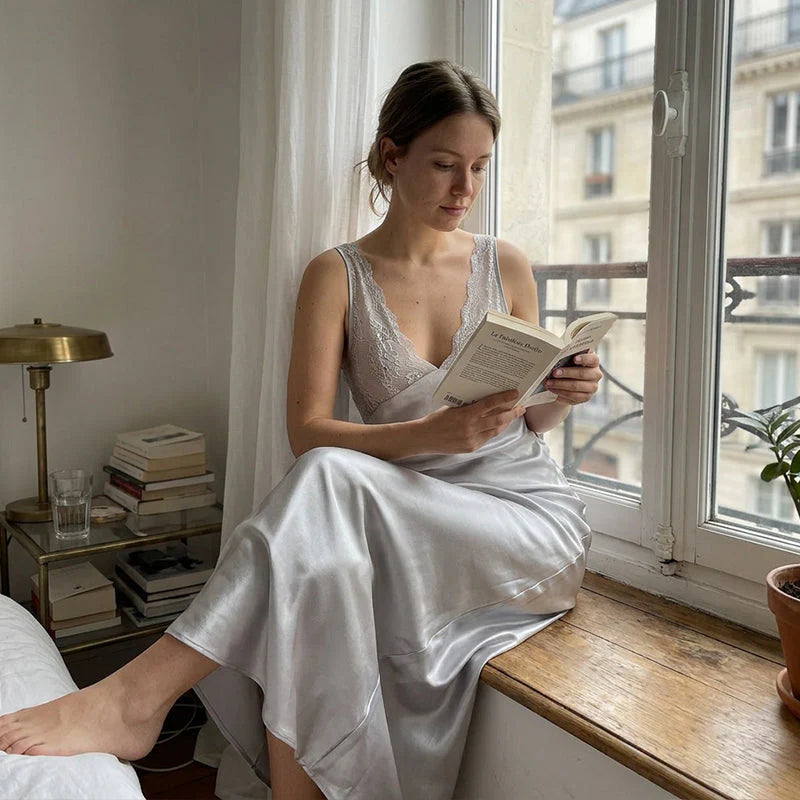✨ Elegáns V-nyakú selyem hálóing – Lebegő, romantikus szabás, puha és bőrbarát anyag 💤