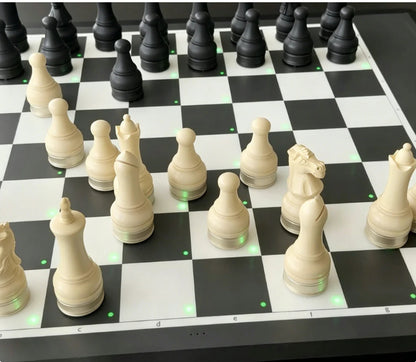 Šah s trdnimi magnetnimi figurami | GRIPCHESS