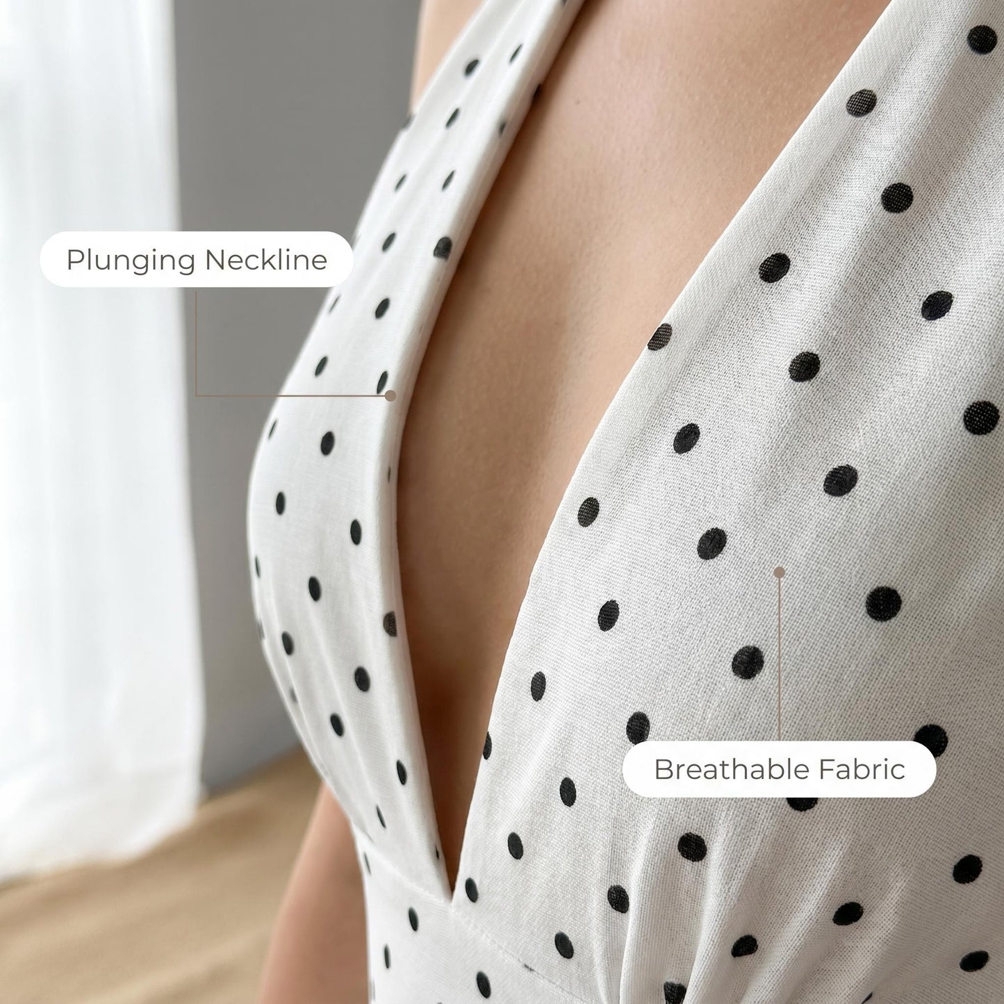 💃 Pöttyös fodros ruha – Mély V-kivágás, hátkivágás, vállpánt nélkül – Elegáns és merész
