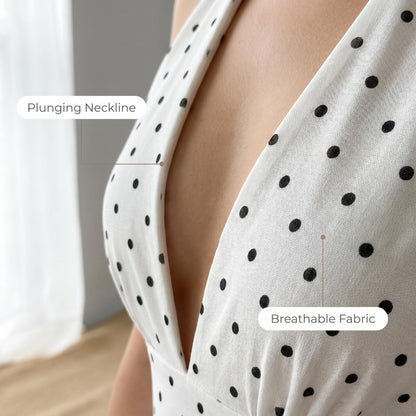 💃 Pöttyös fodros ruha – Mély V-kivágás, hátkivágás, vállpánt nélkül – Elegáns és merész